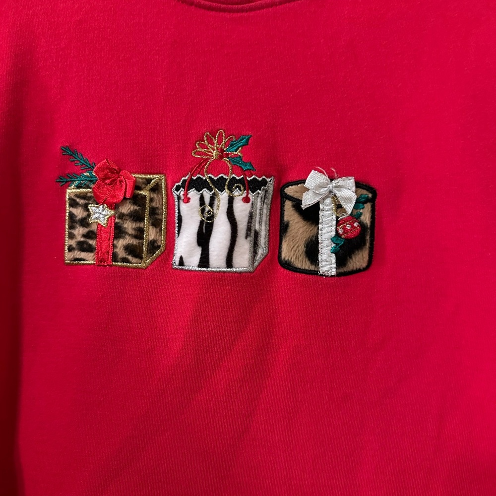 Bechamel Red Sweater with Gift Box Design - Picture 2 of 8